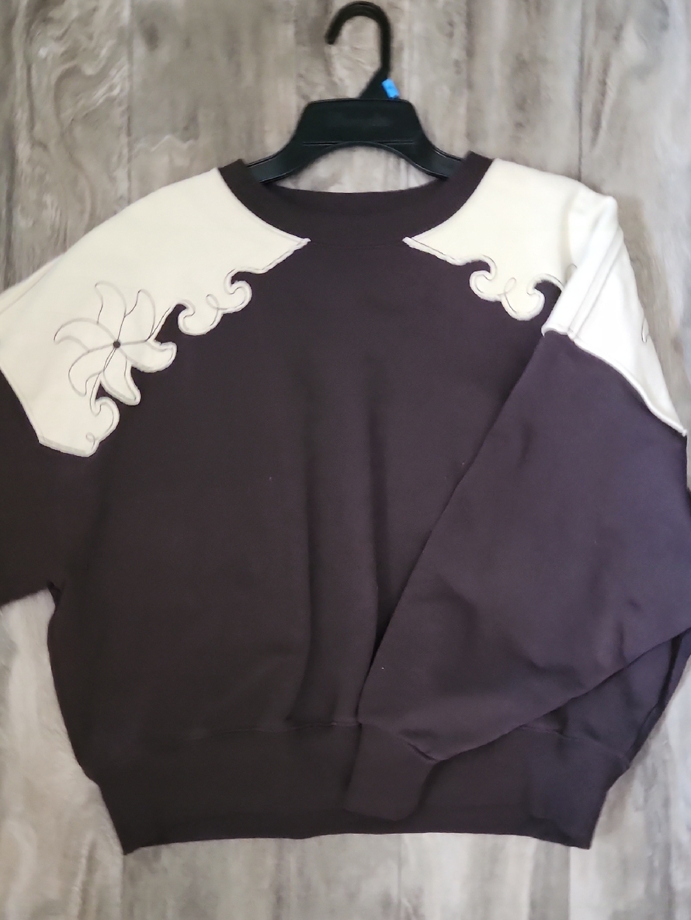 Wrangler Two-Tone Black and Cream Pullover Sweatshirt